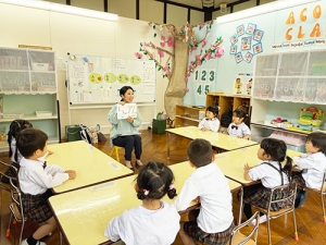 今日は何月何日？日付の確認をする授業の様子