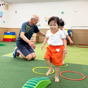 サーキット運動に挑戦する生徒たち