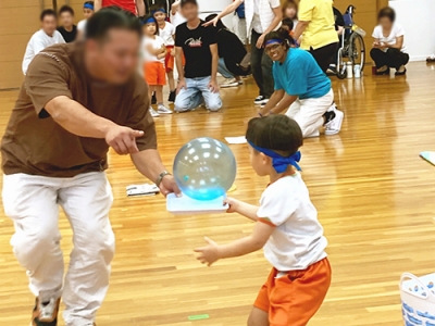 ファミリーレクリエーションでの親子競技の様子