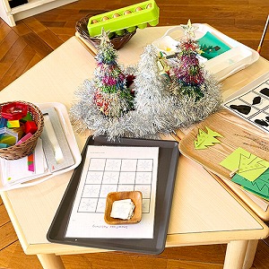 クリスマス気分満載のモンテッソーリの教具