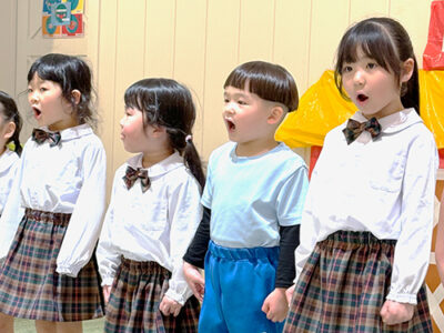 生活発表会の合同練習で歌をうたう生徒たち