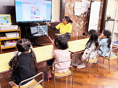 スプリングスクール年少クラス英検対策レッスンの様子