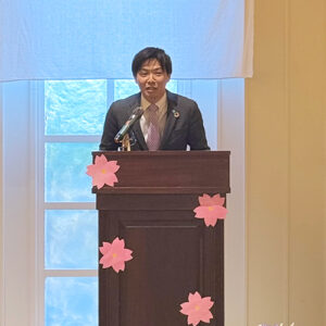 あいさつをするPTA会長