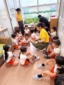 無事に避難を終えた生徒たちと先生