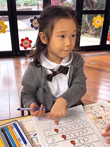 数をかぞえる生徒